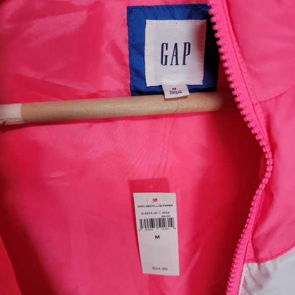 NWT Gap pink, white, & blue puffer vest size medium.  Really nice BRAND NEW! - Picture 2 of 4
